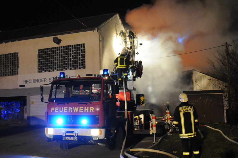 Großbrand in Ofterdinger Lagerhalle 2011