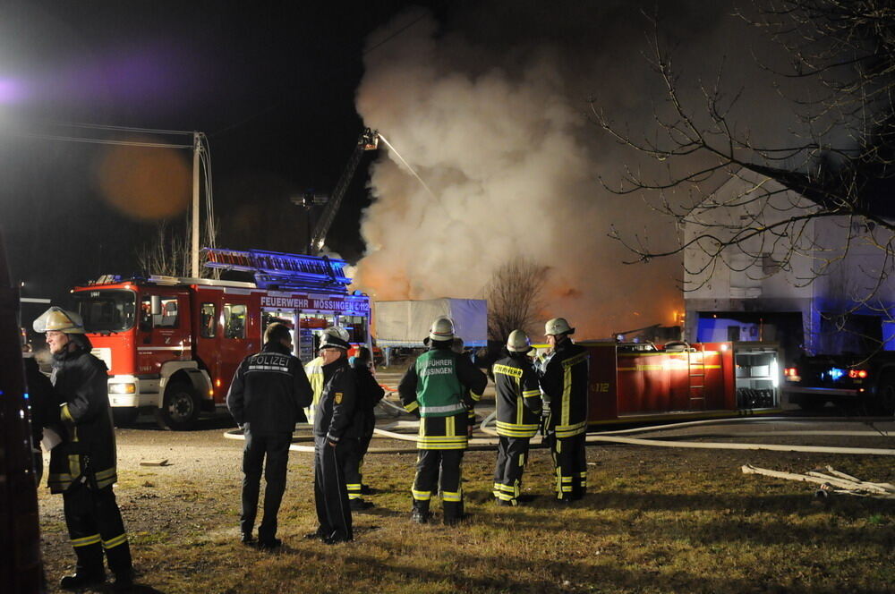 Großbrand in Ofterdinger Lagerhalle 2011