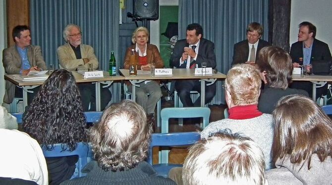 Podium ohne Diskussion beim Verein Arbeiterbildung (von links): Verdi-Geschäftsführer Martin Gross, Sozialhochschul-Professor Ha