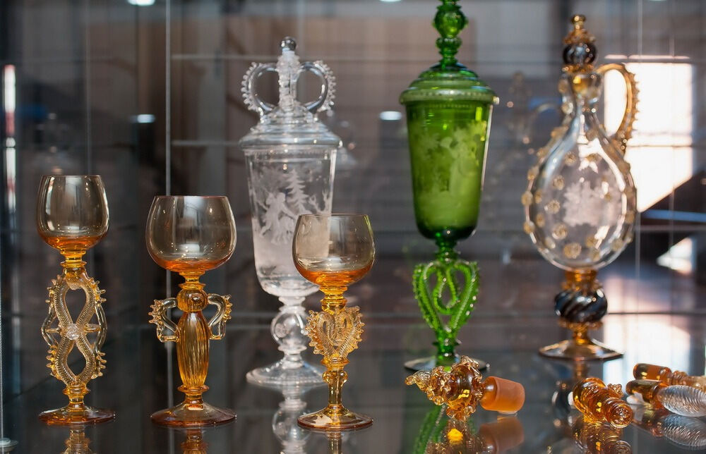 Ausgefallenes aus Glas und Porzellan Gomaringen Schloss-Museum