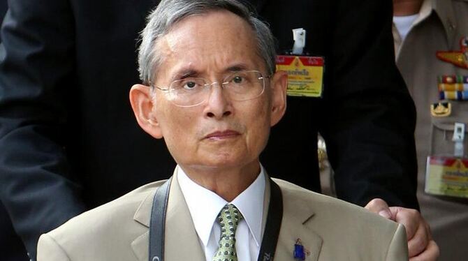 König Bhumibol: Majestätsbeleidigung wird in Thailand hart bestraft. Archivfoto: Rungroj Yongrit