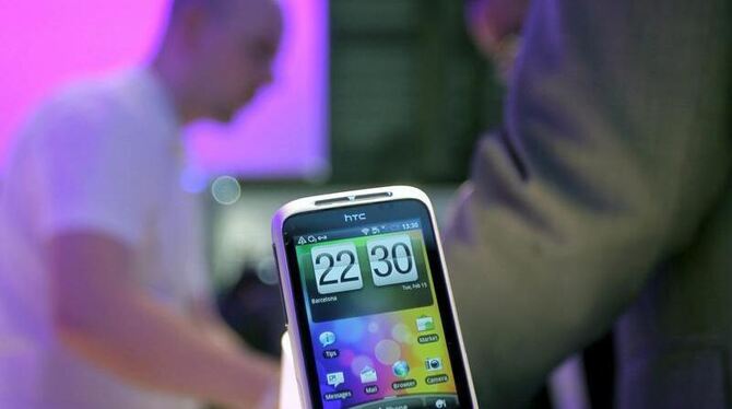 Ein HTC Wildfire Smartphone. Foto:Toni Albir