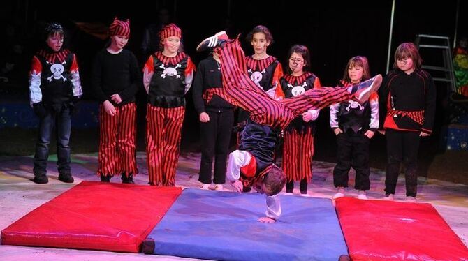 Kinder, die sich als Clowns und Aktobaten in der Manege präsentieren möchten, sind beim Reutlinger Mitmach-Zirkus Relaxx richtig