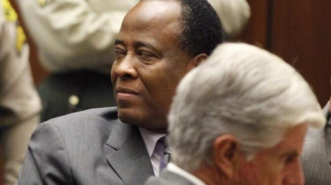 Conrad Murray nach der Urteilsverkündung. Foto: Mario Anzuoni