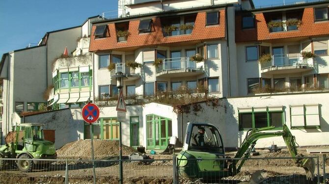 Baustelle Seniorenzentrum St. Elisabeth: Die Neugestaltung des Erdgeschosses und der Außenanlagen hat begonnen. Hier entstehen g