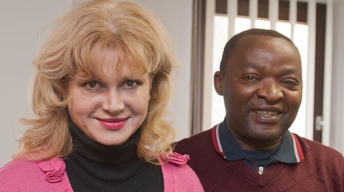 Beata Wloch-Ortwein und Gilbert Kana vom »Westkam«-Verein.  FOTO: TRINKHAUS