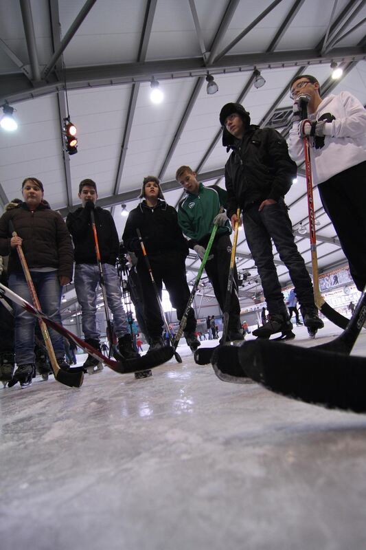 Zeitung macht Schule Eishockey-Training mit Thomas Schaal