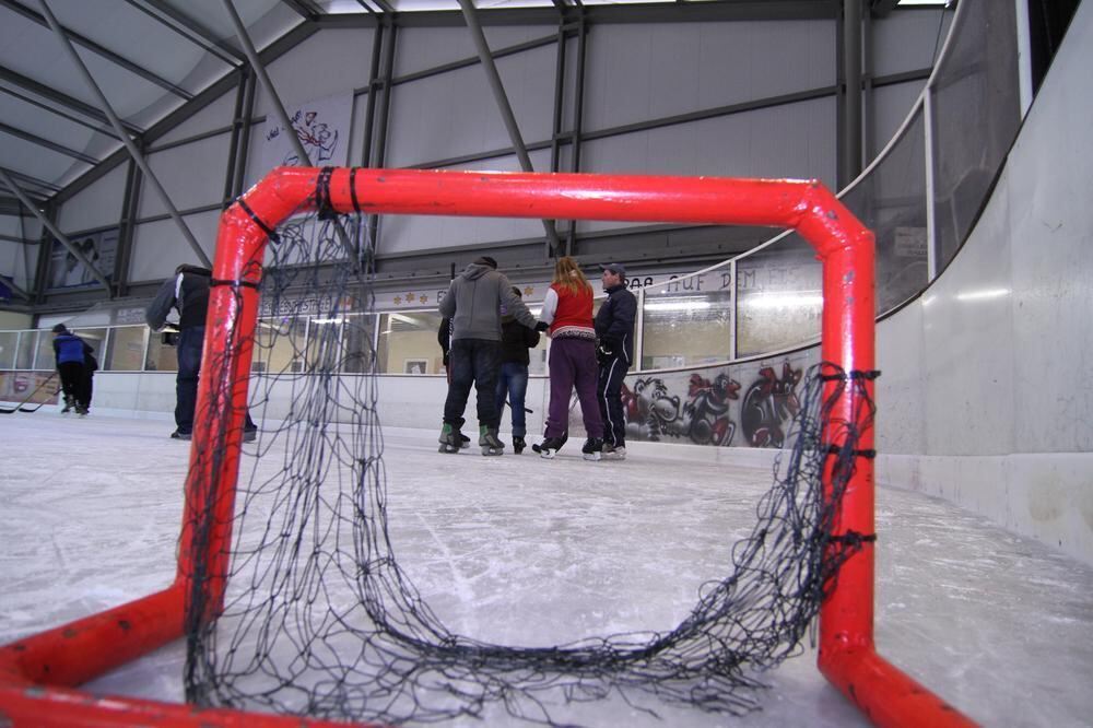 Zeitung macht Schule Eishockey-Training mit Thomas Schaal