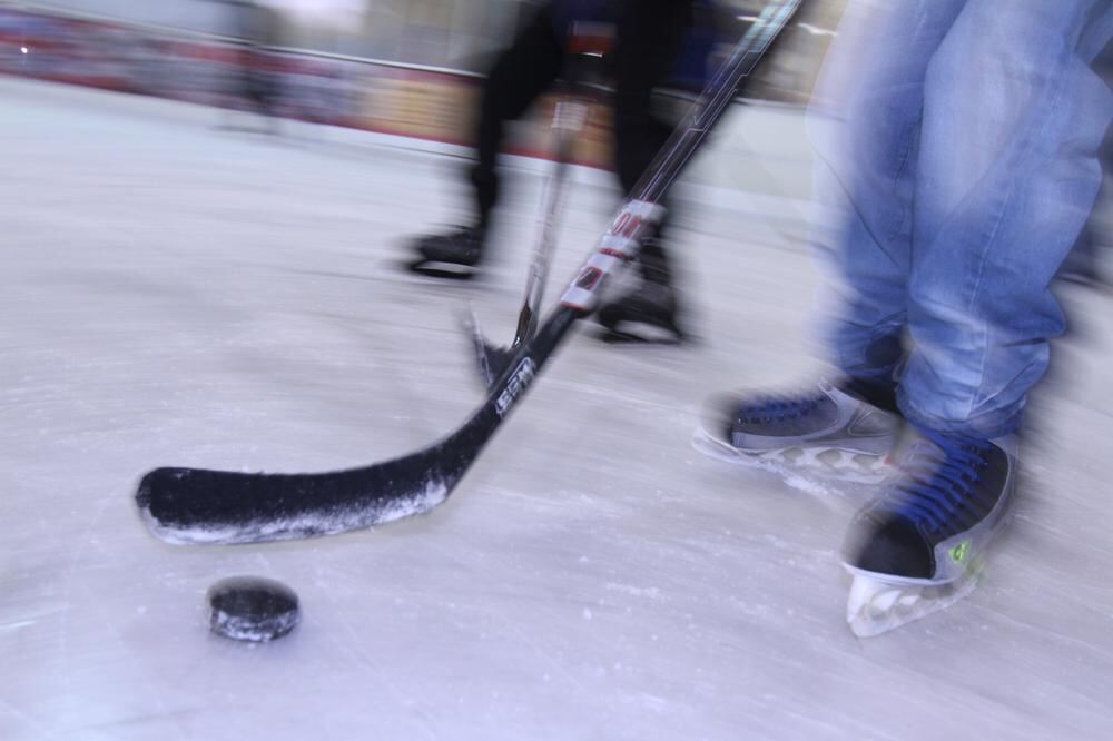 Zeitung macht Schule Eishockey-Training mit Thomas Schaal