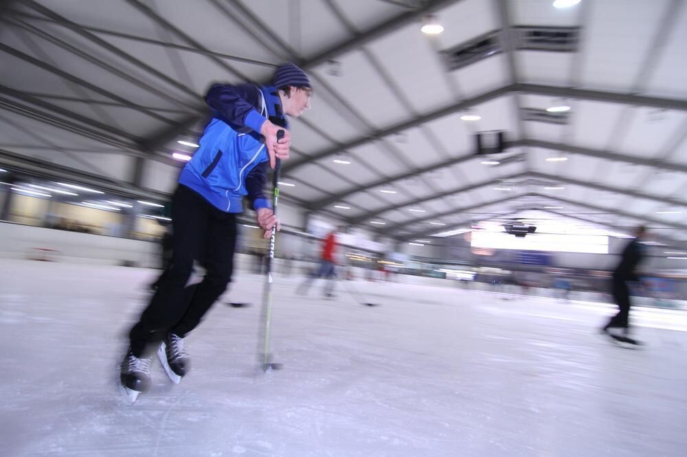 Zeitung macht Schule Eishockey-Training mit Thomas Schaal