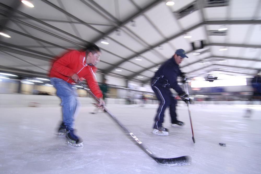 Zeitung macht Schule Eishockey-Training mit Thomas Schaal