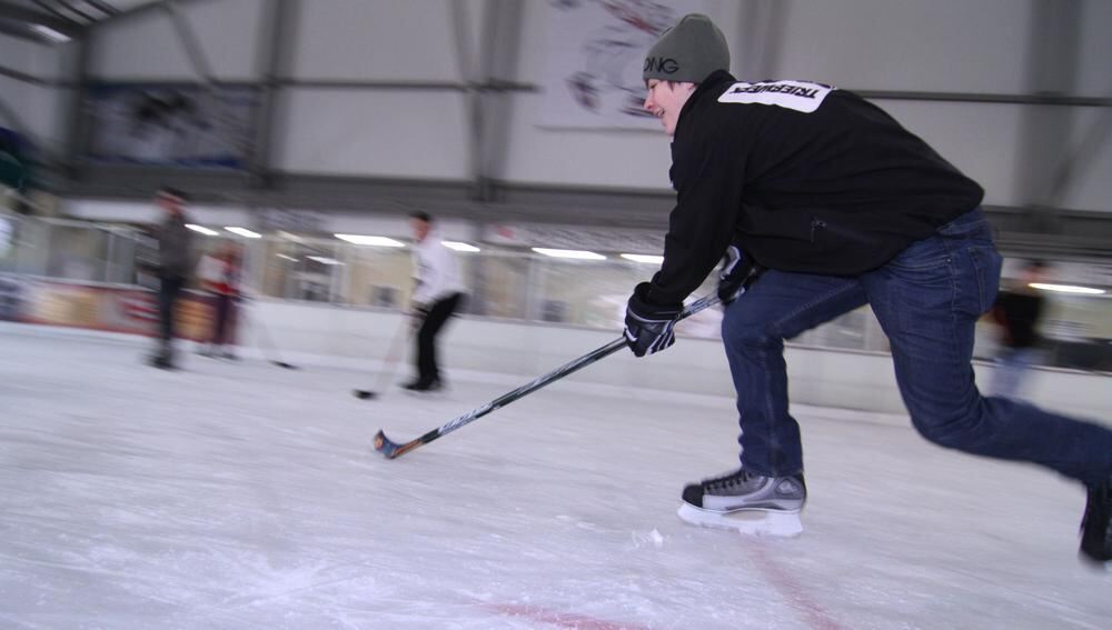 Zeitung macht Schule Eishockey-Training mit Thomas Schaal