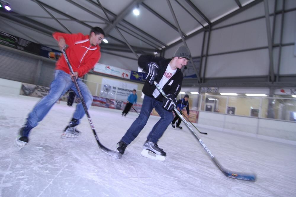 Zeitung macht Schule Eishockey-Training mit Thomas Schaal