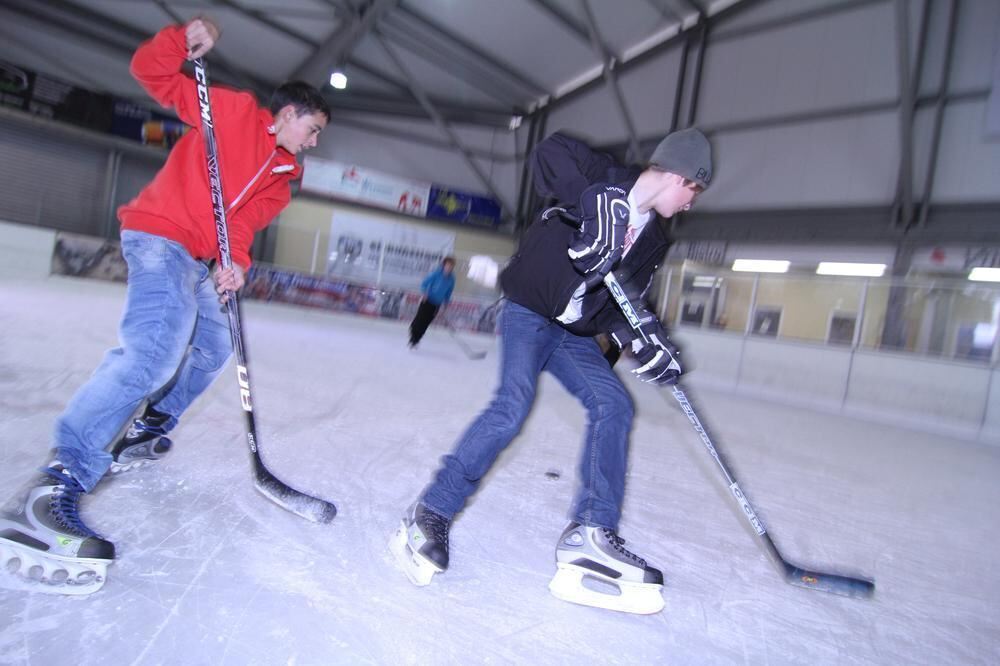 Zeitung macht Schule Eishockey-Training mit Thomas Schaal