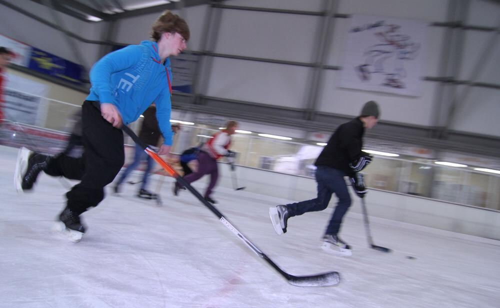 Zeitung macht Schule Eishockey-Training mit Thomas Schaal