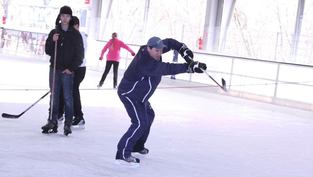 Zeitung macht Schule Eishockey-Training mit Thomas Schaal