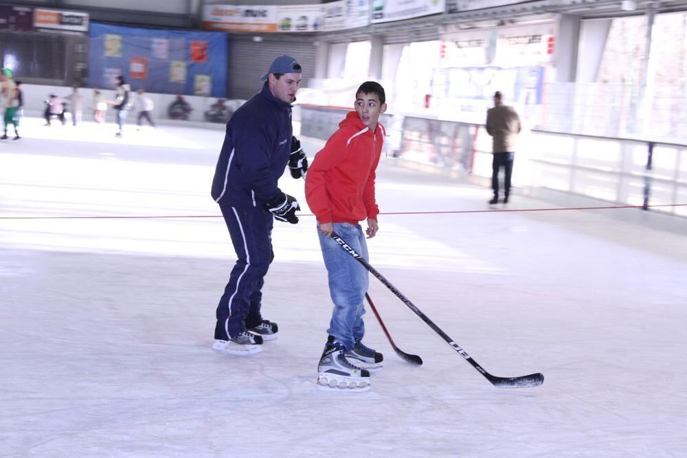 Zeitung macht Schule Eishockey-Training mit Thomas Schaal