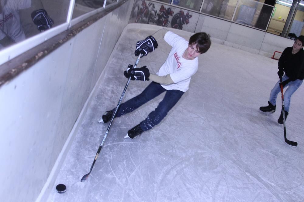 Zeitung macht Schule Eishockey-Training mit Thomas Schaal