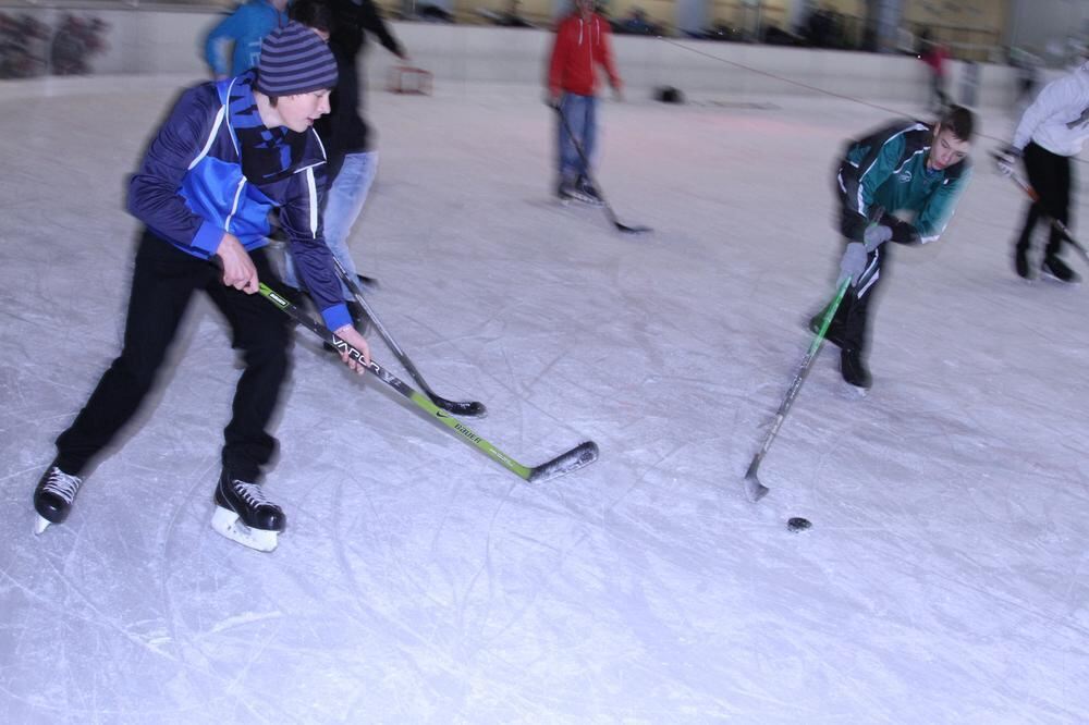 Zeitung macht Schule Eishockey-Training mit Thomas Schaal