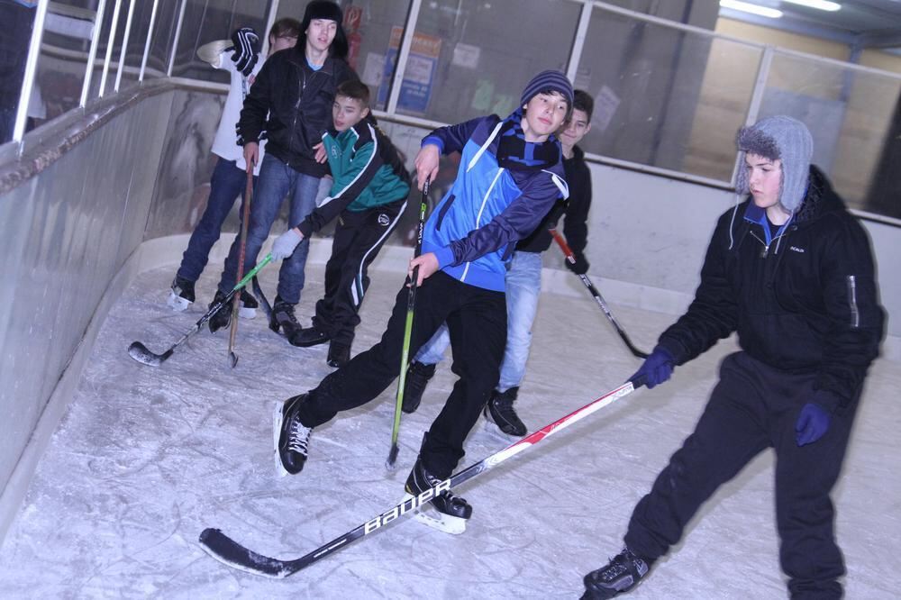 Zeitung macht Schule Eishockey-Training mit Thomas Schaal