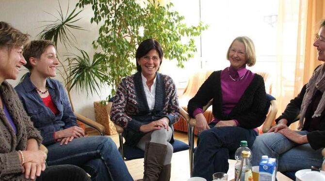 Bettina Guhlmann, Kerstin Herr, Ellen Knehr, Ute Beckmann und Inge Böhm (von links) sind sich einig: Die Begleitung von Menschen