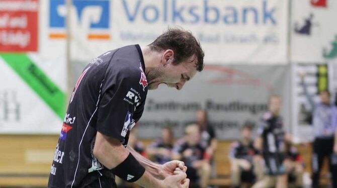 Es ist vollbracht: Der TV Neuhausen steht im Viertelfinale des DHB Pokals. Marcel Schiller jubelt.