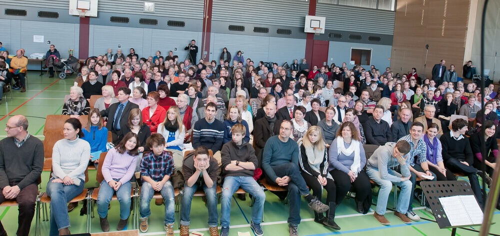 Menschenkette zwischen Walddorf und Häslach