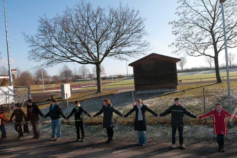 Menschenkette zwischen Walddorf und Häslach