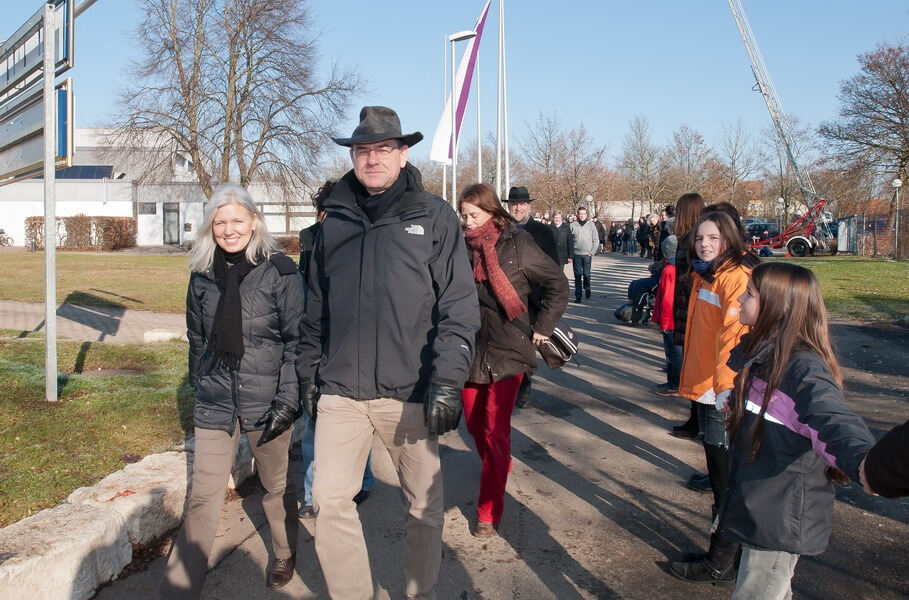 Menschenkette zwischen Walddorf und Häslach