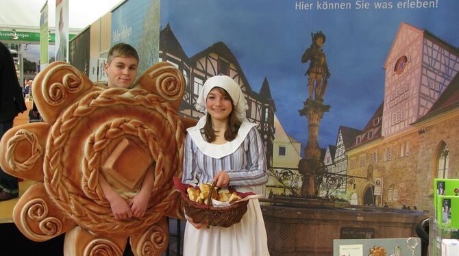 Wirbt für Reutlingen wie immer auf der CMT: die Mutschel mit dem Bäckermädchen.