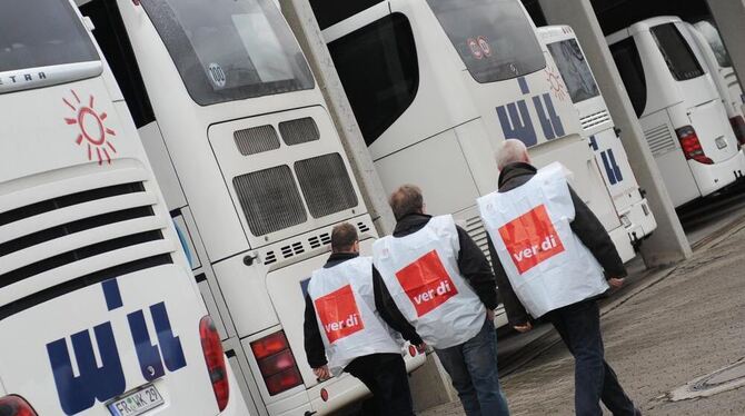 Busfahrer im Warnstreik.