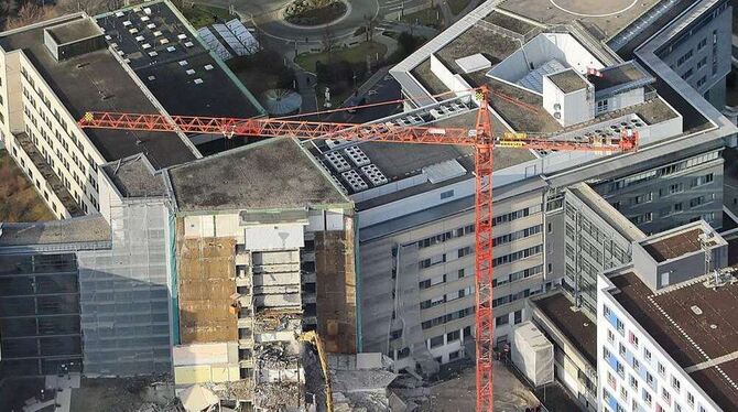 Auf dem Steinenberg ist das Berufsleben eine einzige Baustelle - sowohl innerhalb als auch außerhalb der Klinik-Wände. FOTO: GRO