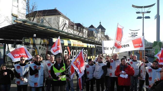 Mit einem Streik haben die Busfahrer der RSV heute den Stadtverkehr getroffen. Am ZOB ging stundenlang nichts mehr.