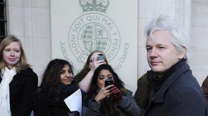 Wikileaks-Gründer Julian Assange trifft vor dem  Supreme Court in London ein. Foto: Facundo Arrizabalaga