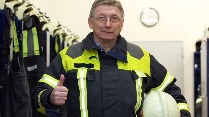 Gibt heute seine Uniform ab: Mittelstadts scheidender Feuerwehrkommandant Gerhard Fauser. FOTO: SCHREIER