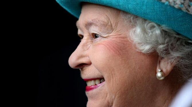 Königin Elizabeth II. strahlt bei ihrem Besuch in King's Lynn. Foto: Chris Radburn