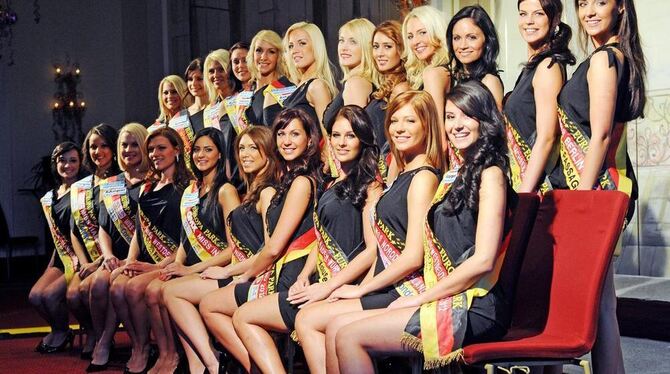 Strahlende Gesichter der Kandidatinnen zur Miss Germany Wahl 2012.