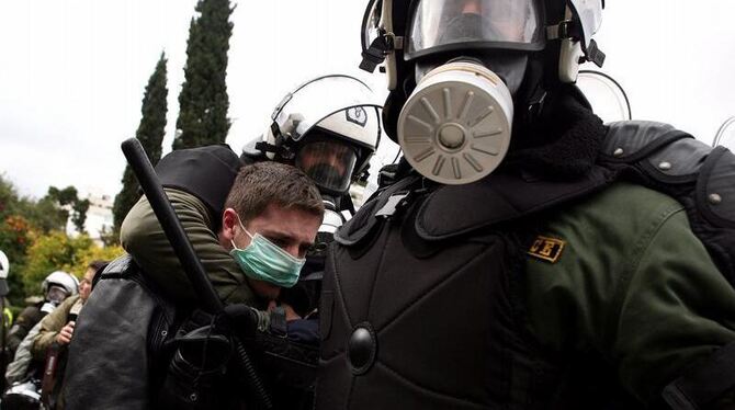 Schlagstockeinsatz in Athen. Foto: Alkis Konstantinidis