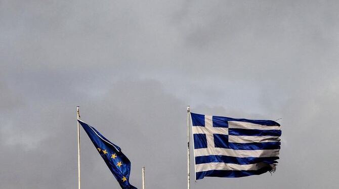 Flaggen auf dem Dach des griechischen Finanzministeriums. Foto: Orestis Panagiotou