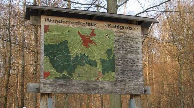 Die Informationstafel nahezu unleserlich: Es gibt touristisch viel zu verbessern im Gomaringer Wald.