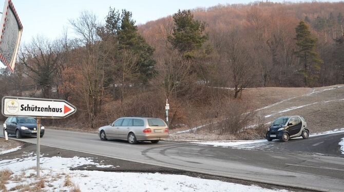 Seit Jahren ein Politikum: die gefährliche Zufahrt zum Schützenhaus in der St. Johanner Steige.  GEA-FOTO: SAUTTER