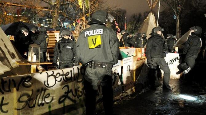 Fast alle der anfangs rund tausend S21-Gegner hatten im Laufe der Nacht den Park verlassen. Foto: Bernd Weißbrod