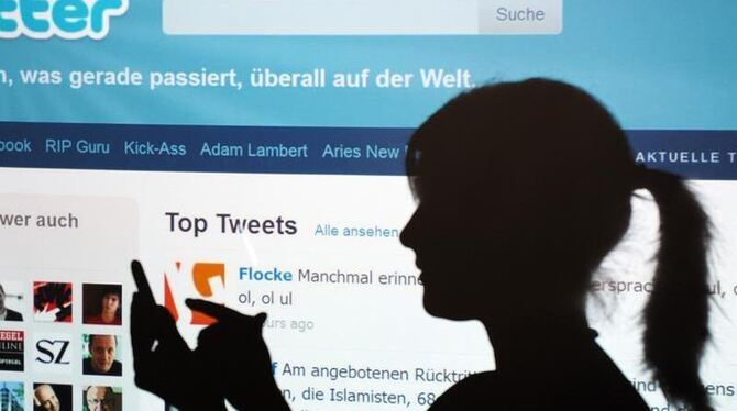 Können zu viel Twitter und Facebook krank machen? Foto: Armin Weigel   