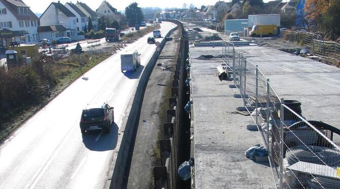 Am 15. März wird die erste Röhre (rechts) des B-27-Tunnels in Dußlingen für den Verkehr freigegeben. Gemeinde und Bund beharken