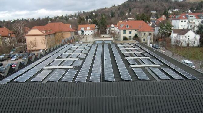 Die Reutlinger Polizei fängt nicht nur Verbrecher, sondern auch die Sonne ein: Gestern nahm sie die neue Mitarbeitersolaranlage