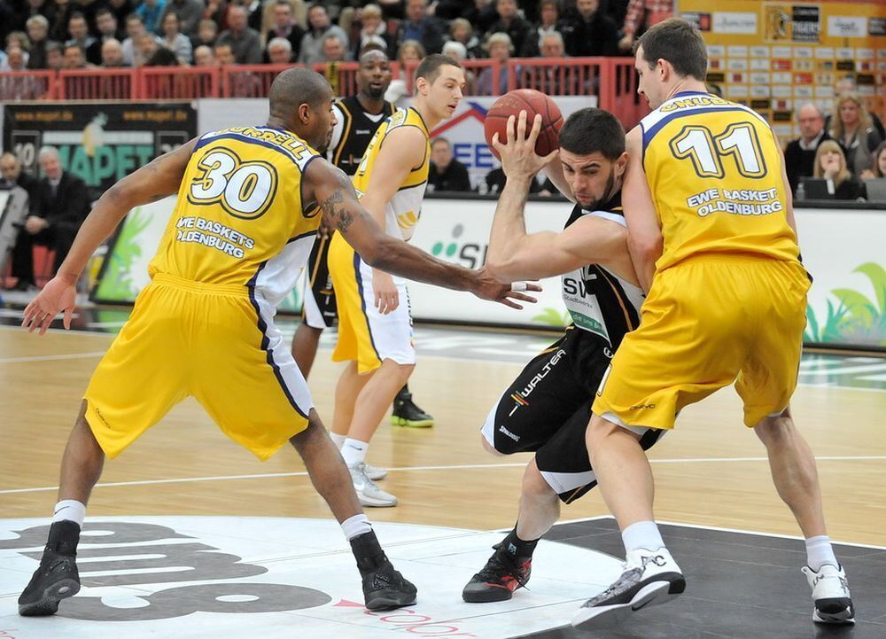 Basketball: Walter Tigers Tübingen gegen EWE Baskets Oldenburg