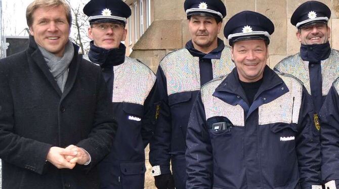 Ganz in Blau: Reutlingens Vollzugsbeamte haben jetzt einen Farbwechsel vollzogen. Statt der grünen Uniformen tragen sie jetzt bl