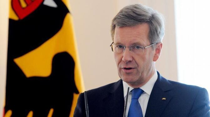 Christian Wulff wird mit dem Zapfenstreich feierlich verabschiedet. Foto: Maurizio Gambarini/Archiv