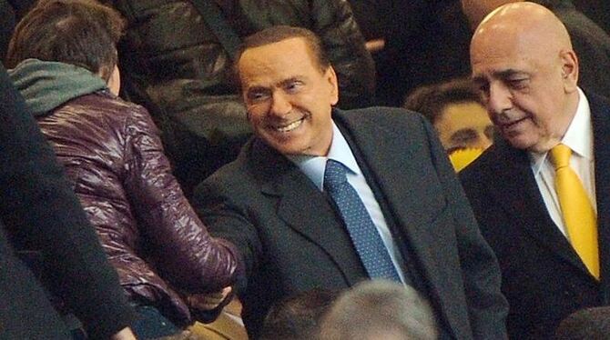 Und am Abend besuchte Ex-Regierungschef Berlusconi das Spiel seines AC Milan gegen Juventus Turin. Foto: Daniel Dal Zennaro