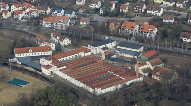 Lofts sollen in der achttausend Quadratmeter großen Halle der alten Spinnerei Wannweil entstehen. Auch die Ateliers und den Biot